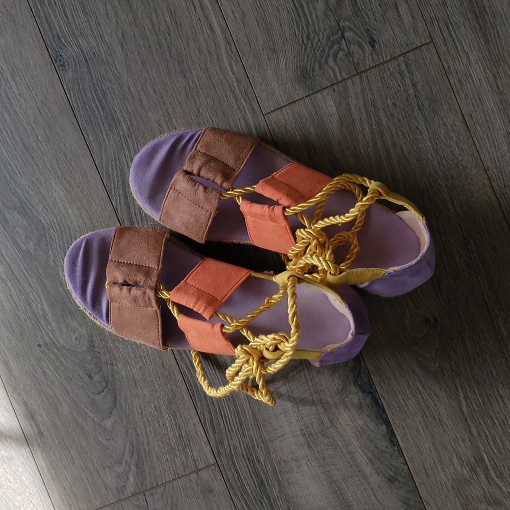Women saddles, size 7.5